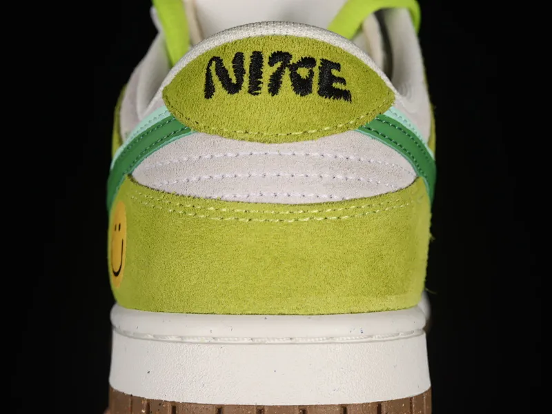 All categories Nk SB Dunk Series Nk SB Dunk Low low-top sneakers Nk SB Dunk Low "85" Green Apple Smiley SB low-top sports and leisure sneakers DO9457-122